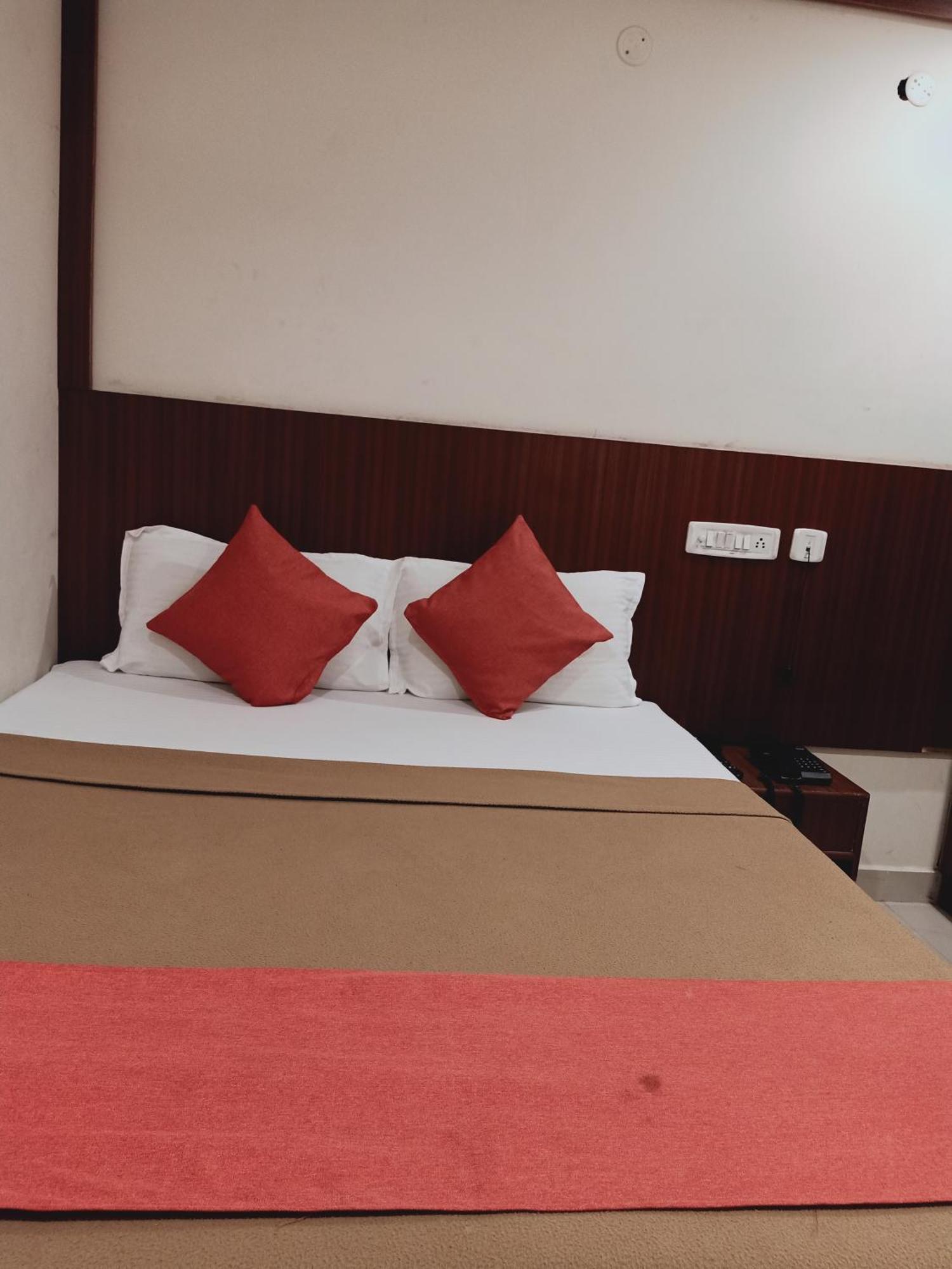 Hotel Neem Tree Hyderabad Airport เชมชาบัด ภายนอก รูปภาพ