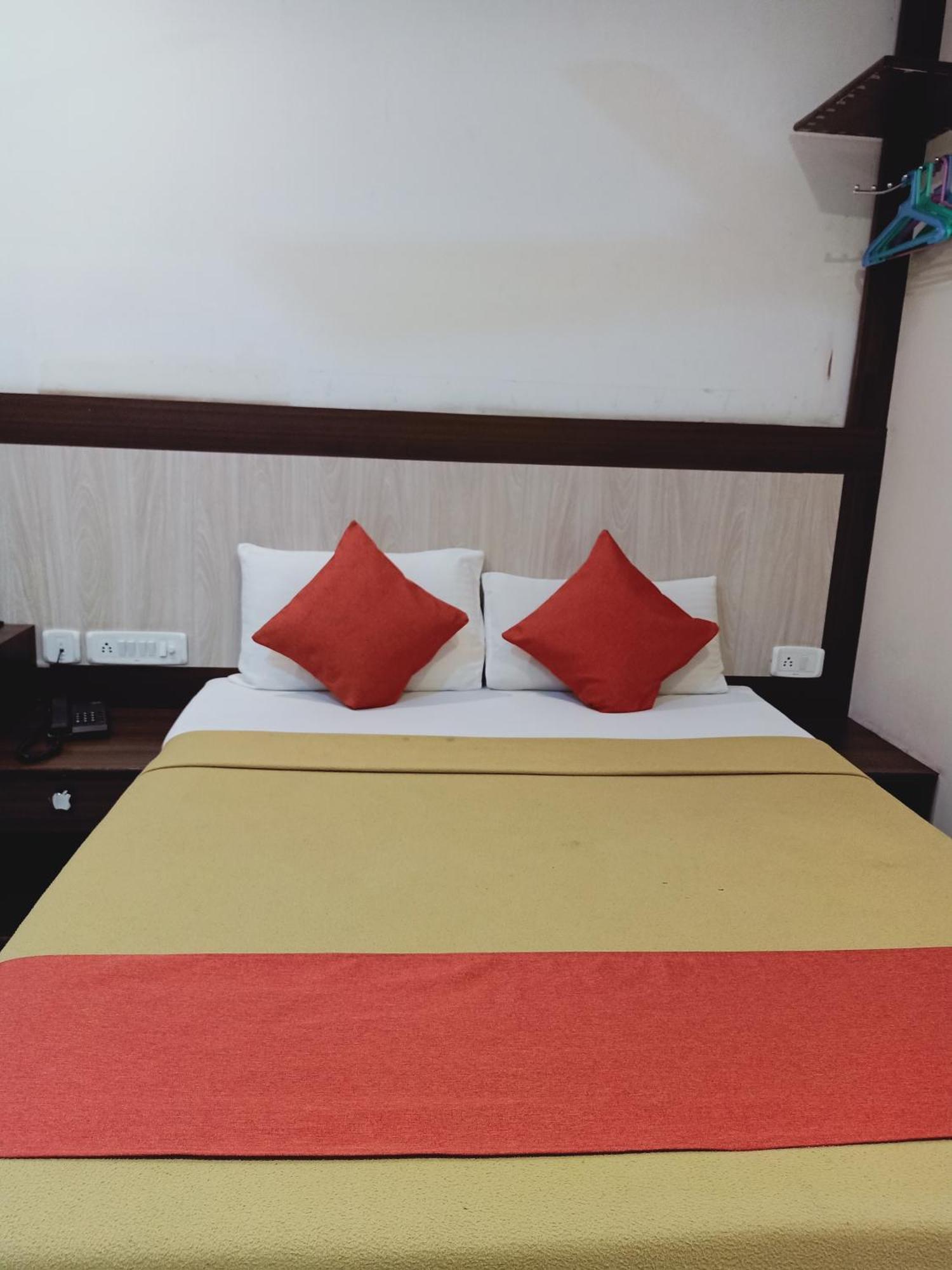 Hotel Neem Tree Hyderabad Airport เชมชาบัด ภายนอก รูปภาพ