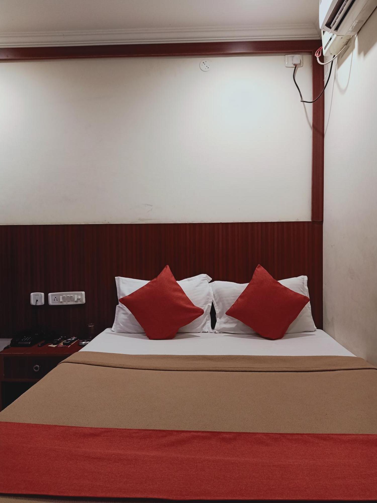 Hotel Neem Tree Hyderabad Airport เชมชาบัด ภายนอก รูปภาพ