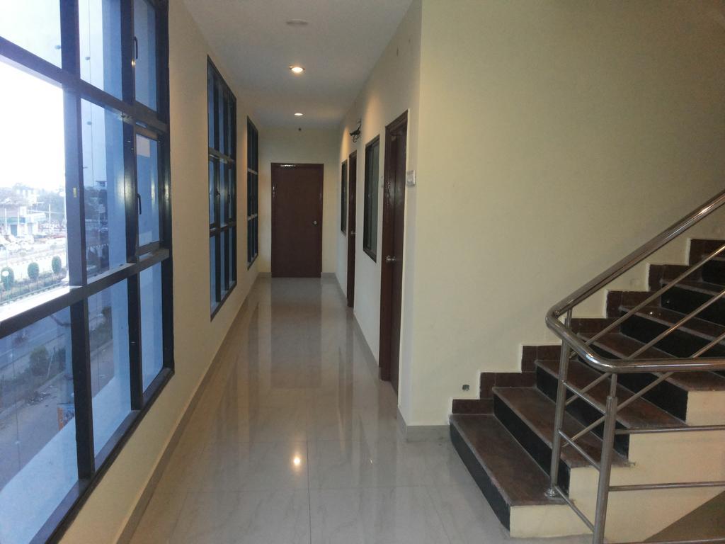 Hotel Neem Tree Hyderabad Airport เชมชาบัด ภายนอก รูปภาพ